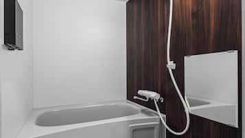 Apartment | Bathroom | Combined shower/bathtub, free toiletries, hair dryer, slippers