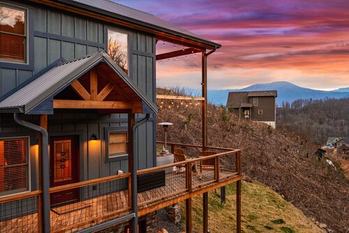3-bedroom house in tranquil Gatlinburg with cozy mountain views