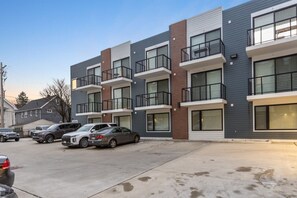 Exterior - Walk to Shaker Sq | Sleeps 3 | Free Parking/WiFi (Cleveland)