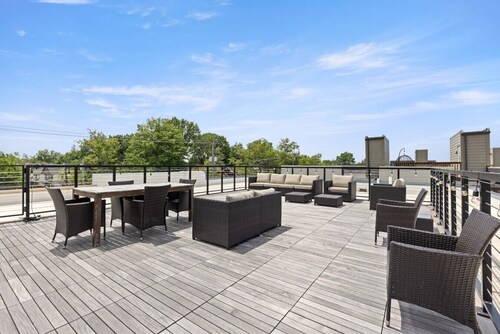 Accessible Unit|Walk to Shaker Sq|Sleeps 3|Free Parking/WiFi