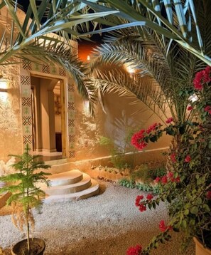 Dobbeltrom, hageutsikt | Overnattingsstedets uteområder