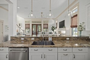 Interior - Sage & Sand: Golf Cart, Bikes & Pickleball (Santa Rosa Beach)