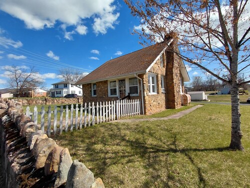 Private 3BR - Minutes to Shenandoah National Park & Massanutten! Bring your Pup!