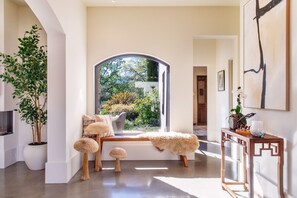 Interior - Estate Home in the Heart of Sonoma - Pool, Jacuzzi & Serene Gardens (Sonoma)