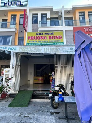 Classic Studio, Balcony, City View | Exterior - Nha Nghi Phuong Dung (Rach Gia)