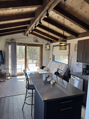 The Cozy Caboose. Beautiful relaxing home in a gated community