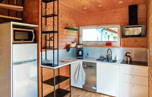 Fridge, microwave, dishwasher, coffee/tea maker - 3 bedroom stunning home in Odargowo (Odargowo)