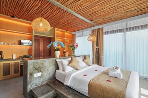 Vila luxo, 1 quarto, piscina particular | Frigobar, cofres nos quartos, escrivaninha