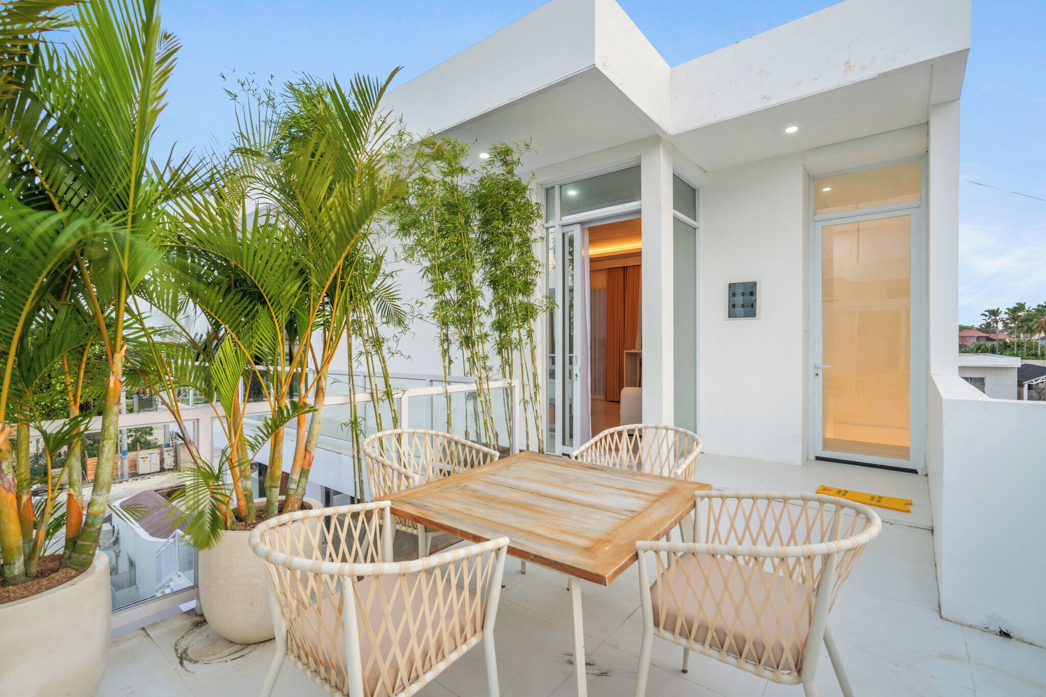 Deluxe-Apartment, 5 Schlafzimmer, eigener Pool | Speisen im Freien