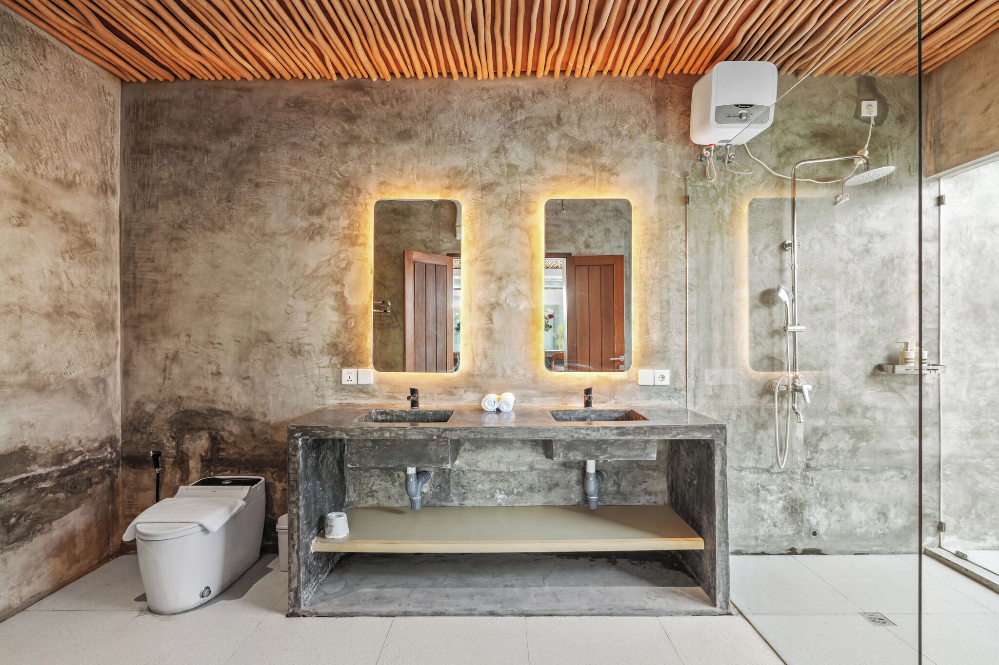 Vila luxo, 1 quarto, piscina particular | Banheiro | Chuveiro, chuveiro com efeito de chuva, produtos de toalete grátis 