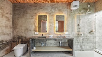 Vila luxo, 1 quarto, piscina particular | Banheiro | Chuveiro, chuveiro com efeito de chuva, produtos de toalete grátis