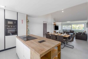 Dining - Holiday apartment with pool and Wi-Fi (Funtana)