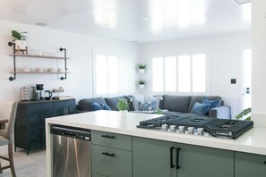 Interior - Charming 3-bedroom house in peaceful Tempe minutes from the Aiport (Tempe)