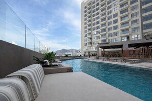 Pool - Luxury Loft with Ocean and Mountain View (Gaira)