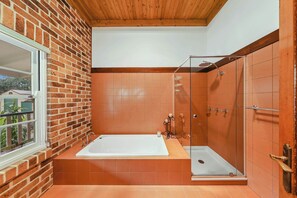 Doccia, asciugamani, shampoo