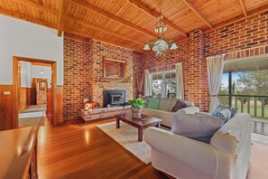 TV, fireplace, DVD player, offices - Valley View Retreat  Private 36 Acre Hinterland Escape (Witta)