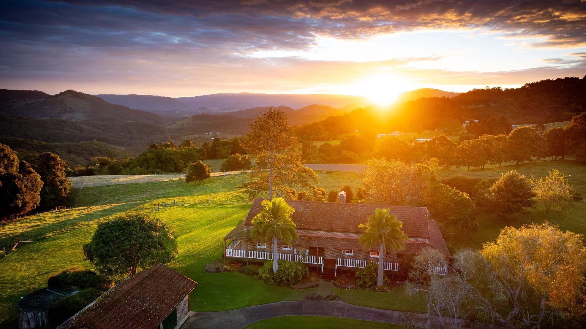 المنشأة من الخارج