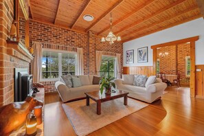 TV, fireplace, DVD player, offices - Valley View Retreat  Private 36 Acre Hinterland Escape (Witta)