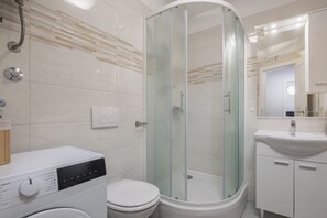Shower, towels - Apartment Rosa, Medulin, Croatia (Medulin)