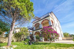 Exterior - Holiday Apartment Lovely Apartment Bencic with Balcony and Sea View (Novigrad)