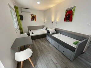1 bedroom, WiFi - Studio with air conditioning and Wi-Fi near the water (Balatonlelle)