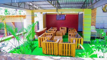 المنطقة المحيطة بالمنشأة