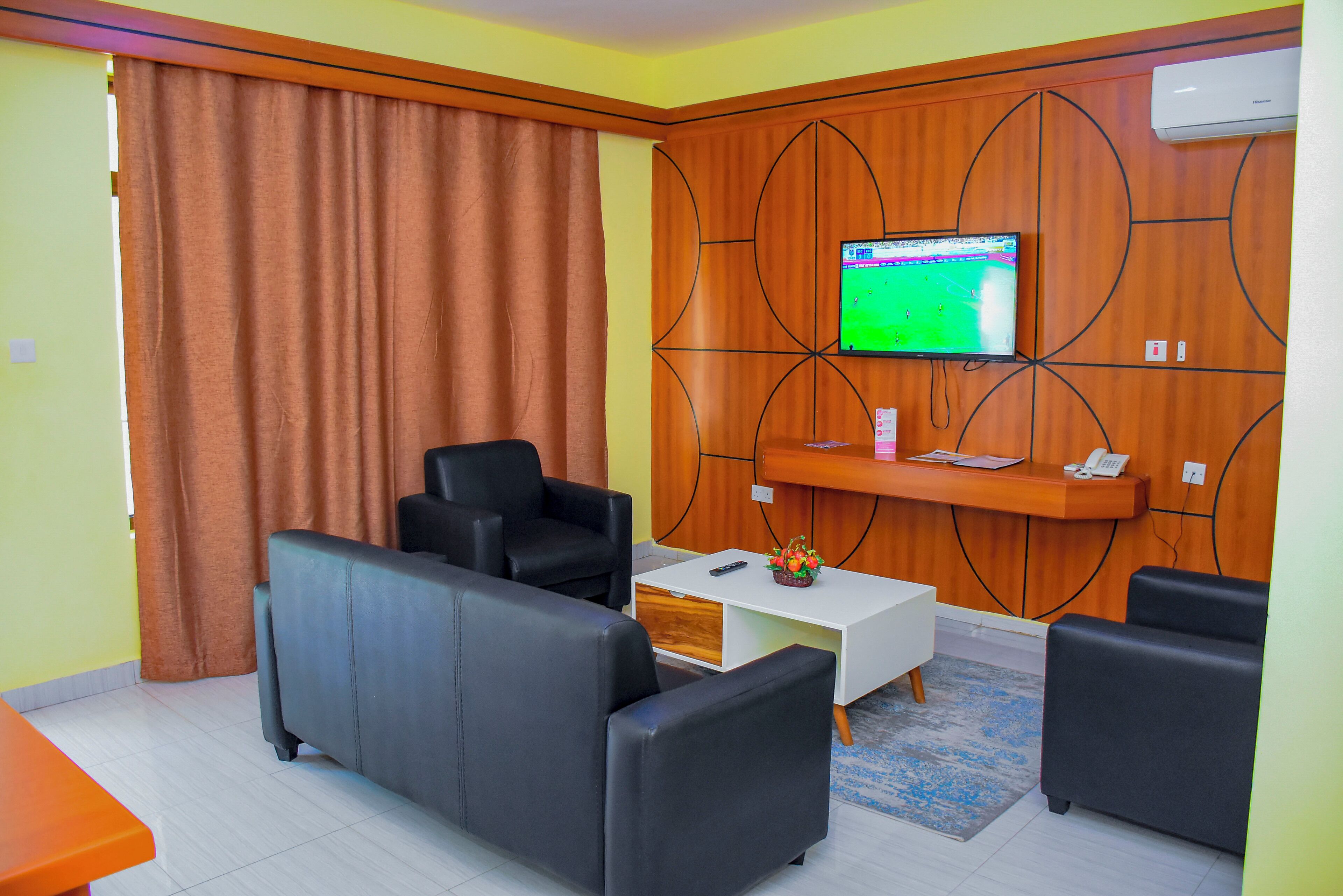 Suíte executiva, sacada, vista para o jardim | Parte interna