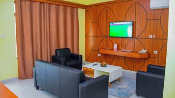 Suíte executiva, sacada, vista para o jardim | Parte interna