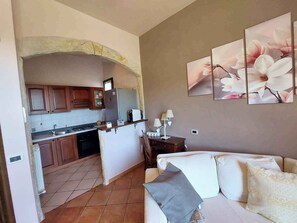 TV - Holiday flat with magical terrace (Lucinasco)