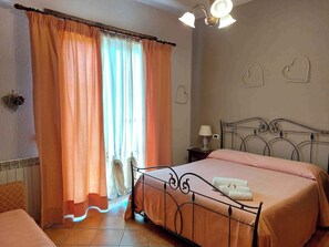 2 bedrooms, WiFi - Holiday flat with magical terrace (Lucinasco)