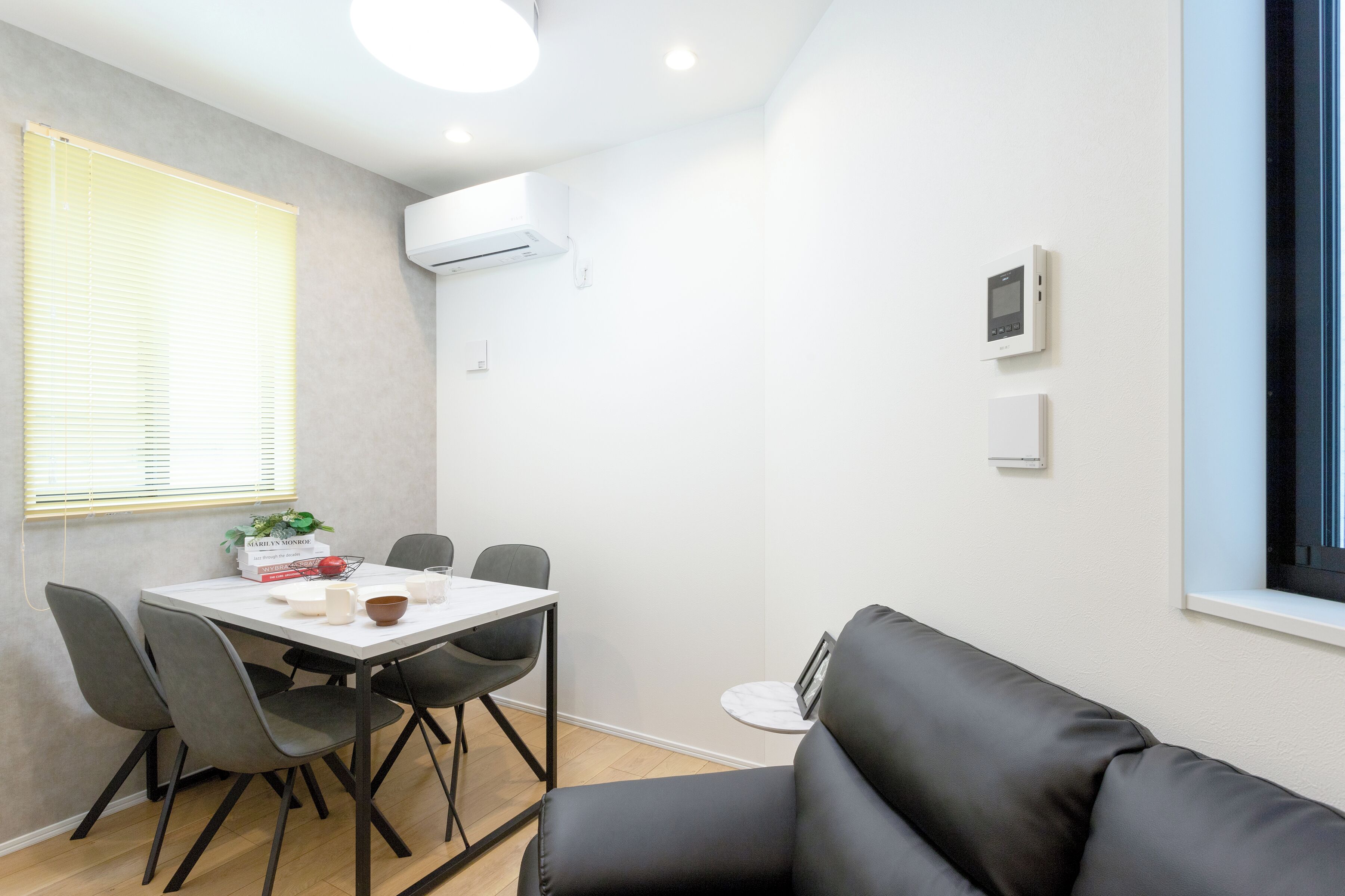 Comfort House, 1 Bedroom | In-room dining