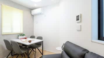 Comfort House, 1 Bedroom | In-room dining