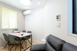 Maison Confort, 1 chambre | Repas dans la chambre