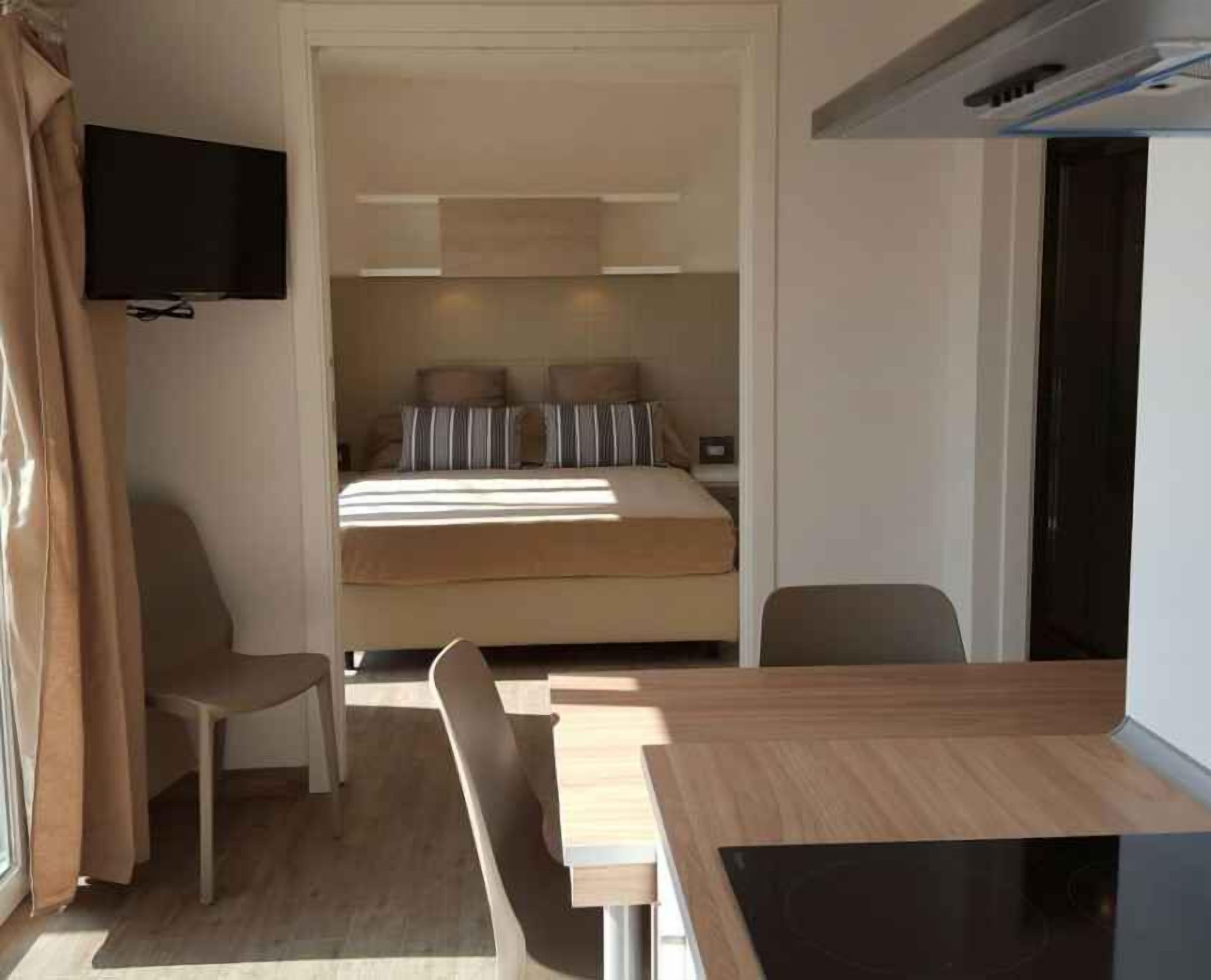 Mobile Home With Wooden Terrace - Sirmione