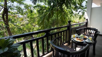 Studio, Balcony, City View | Pool | Outdoor pool, open 9:00 AM to 9:00 PM, pool loungers