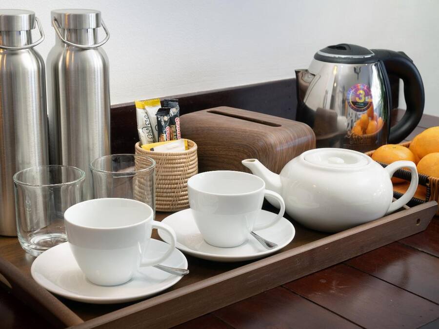 Kopi dan/atau alat penyeduh kopi