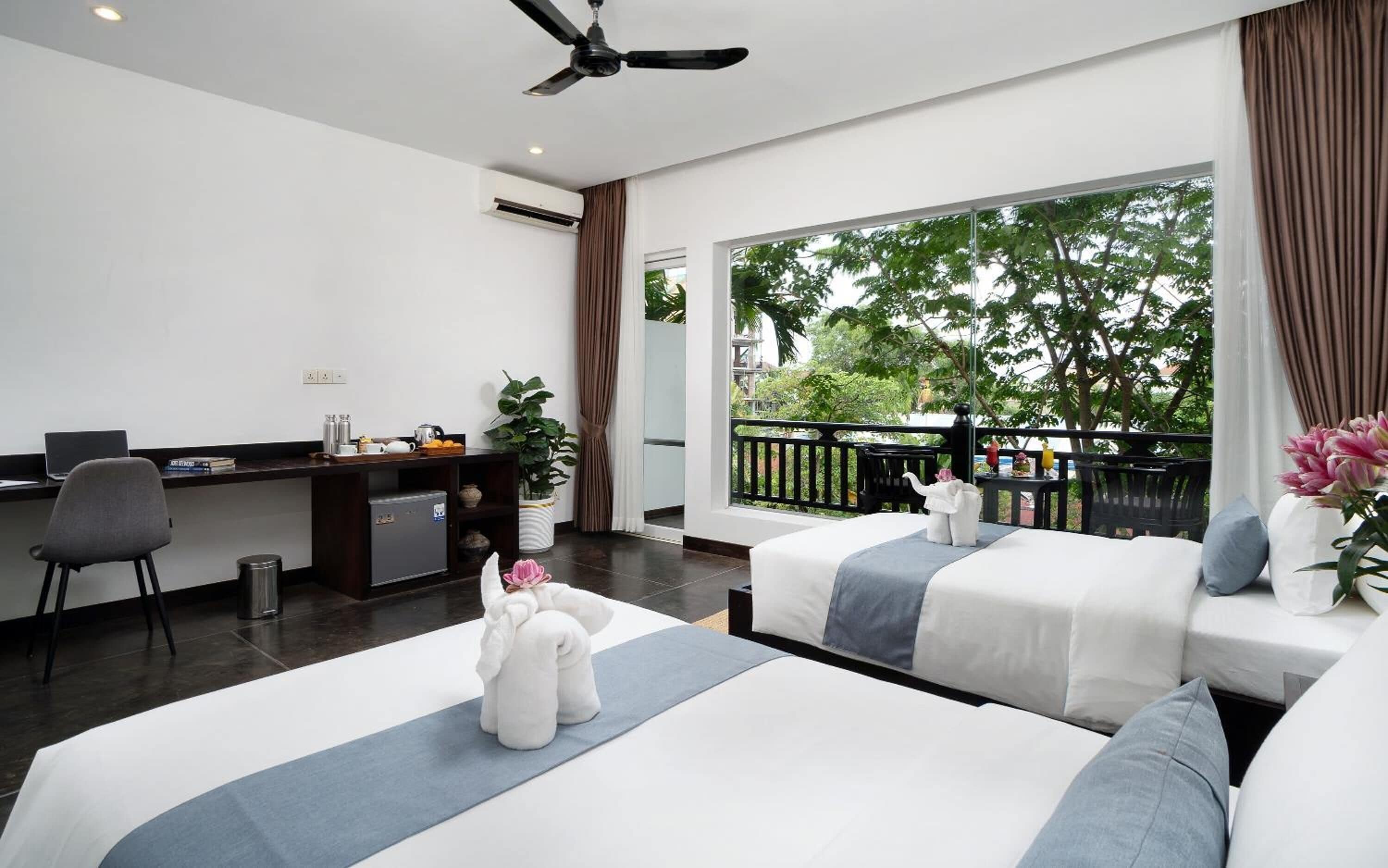 Studio, Balcony, City View | Pool | Outdoor pool, open 9:00 AM to 9:00 PM, sun loungers