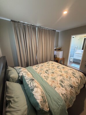 WiFi, bed sheets