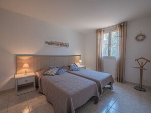 Free WiFi - VILLA SAINTE MAXIME - GARDEN - CLOSE TO THE CITY CENTER AND SHOPS (STE MAXIME)