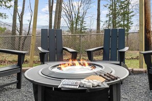 Outdoor spa tub - 4BR Family Retreat Near New River Gorge, Oak Hill (Oak Hill)
