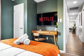 Desk, iron/ironing board, free WiFi, bed sheets - 4BR Family Retreat Near New River Gorge, Oak Hill (Oak Hill)