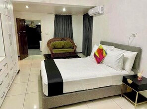 Iron/ironing board, internet, bed sheets