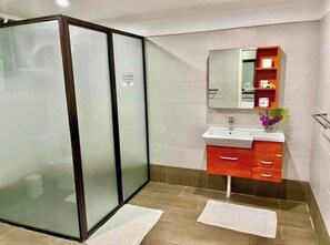 Handtücher, Seife, Toilettenpapier
