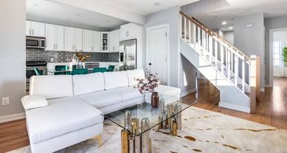 Spacious 3BR Home / Free Parking / Balcony / Perfect for Families & Groups