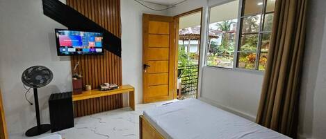 Kahden hengen classic-huone (kaksi sänkyä), parveke, näköala puutarhaan