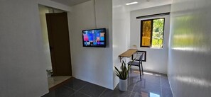 Habitación básica doble, vistas al jardín | Interior