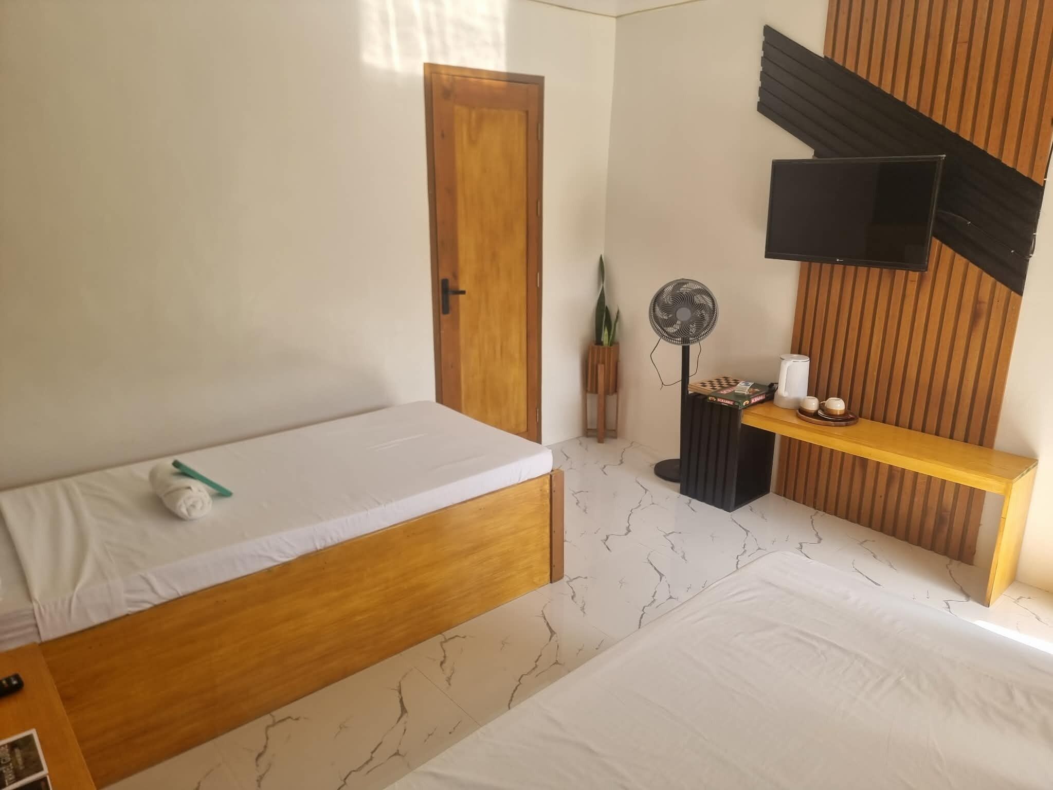 Chambre classique avec lits jumeaux, balcon, vue sur le jardin