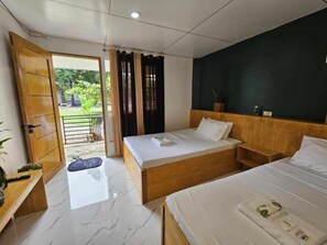 Comfort Quadruple Room, Balcony, Sea View - Vhora Resort (Magdiwang, Silum)