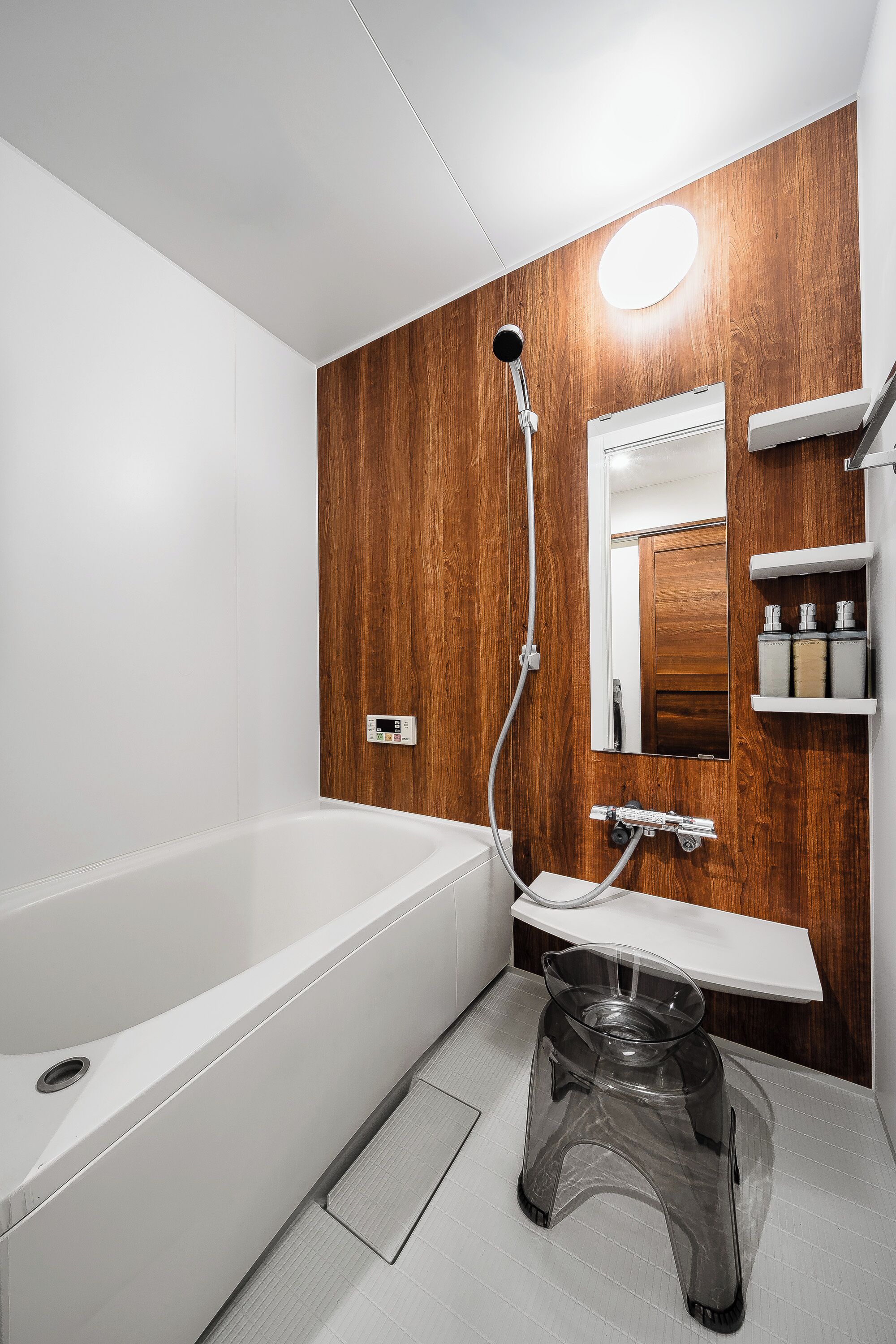 Apartment | Bathroom | Free toiletries, hair dryer, slippers, bidet