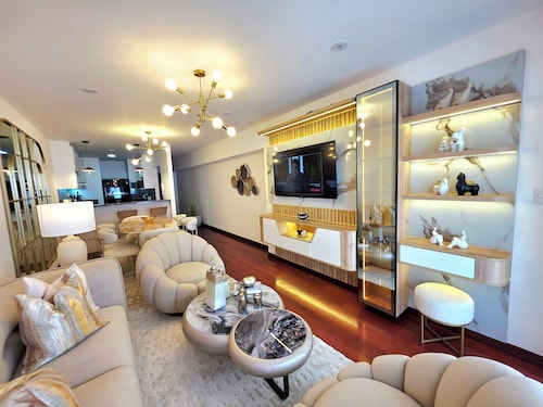 Miraflores Luxury Skytop Oceanview Apart